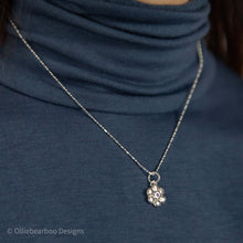 Load image into Gallery viewer, Petit Daisy Necklace
